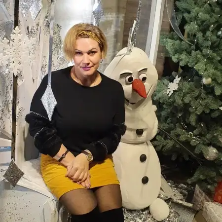 Natalia, 55