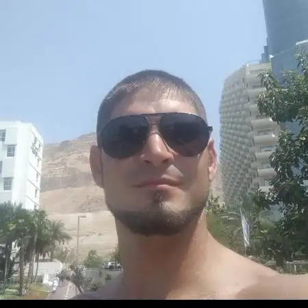 Kalyunya, 39Holon, Israel