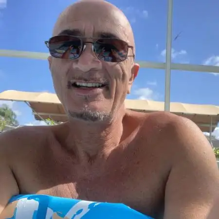 Avi, 71