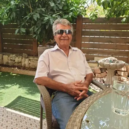 משה, 79 Petah Tikva, Israel