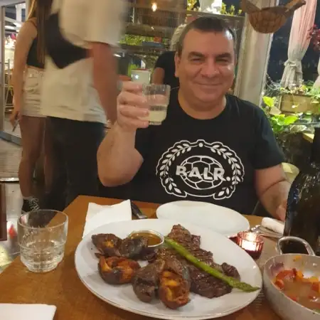 אמיר, 61Holon, Israel