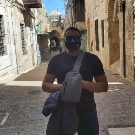 Ruslan, 42Tel Aviv, Israel 