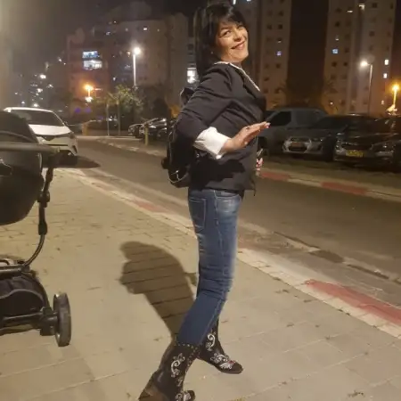 שלי, 50Holon, Israel