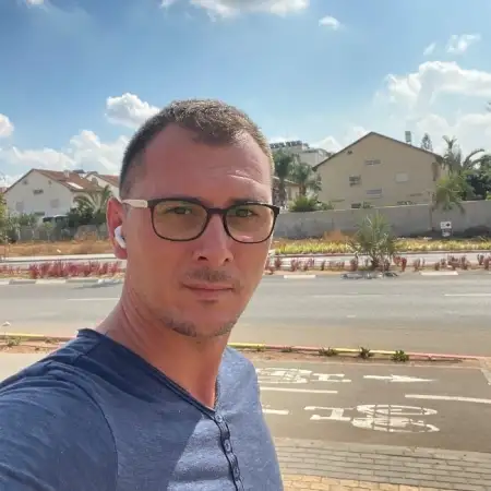 Anton, 41Holon, Israel 