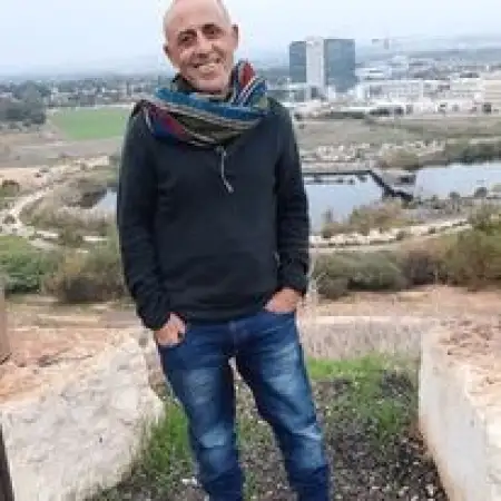 isik, 66Tirat Carmel, Israel 