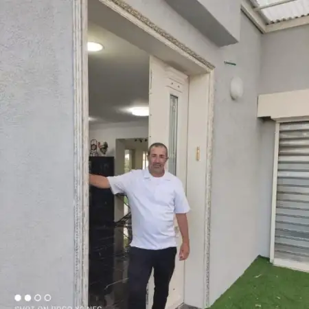 ראובן, 58Netanya, Israel