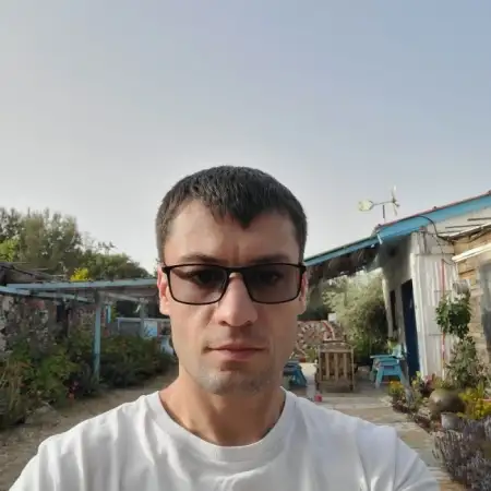 Oleg, 40Petah Tikva, Israel 