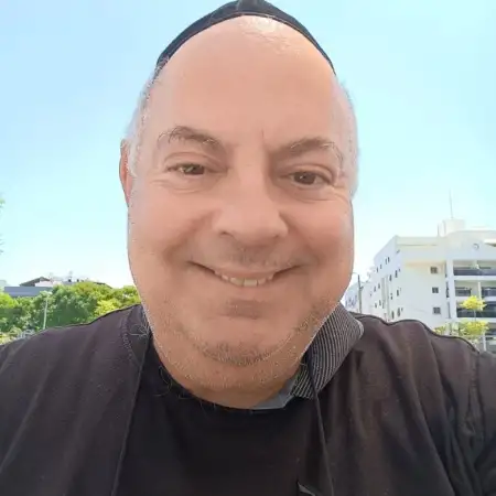 רון, 57Holon, Israel