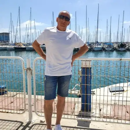 Aleksandr, 56Petah Tikva, Israel 