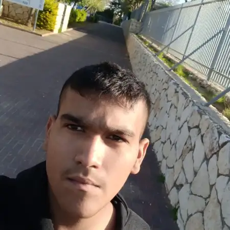עידו, 21Rosh HaAin, Israel