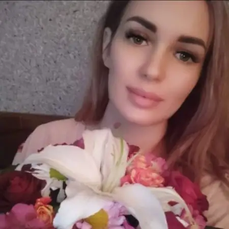 Yana, 32