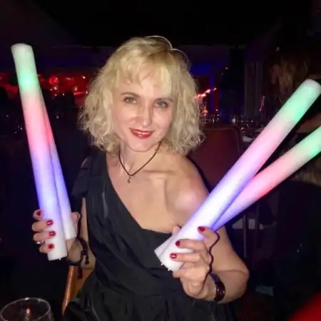 Yana, 46Paris, France