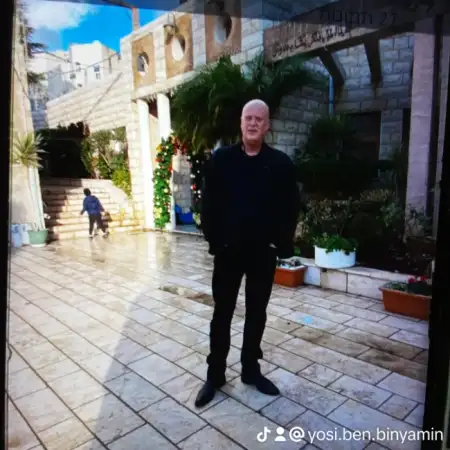 Yosi, 65 Hod HaSharon, Israel