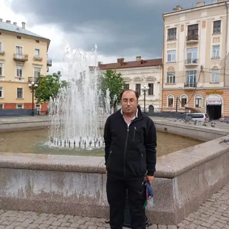 Leonid, 40Chernivtsi, Ukraine 