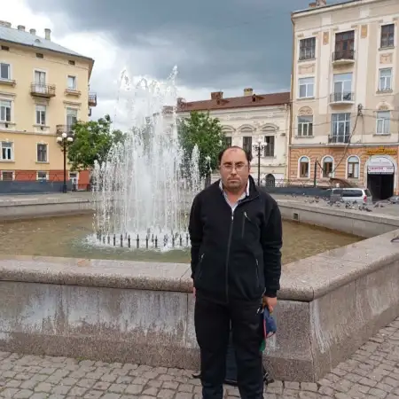 Leonid, 40Chernivtsi, Ukraine 