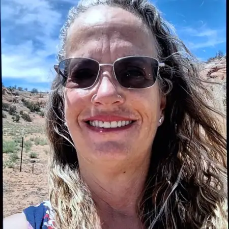 Lynn, 52Gallup, USA
