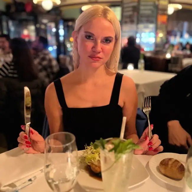 Vitaliia, 38