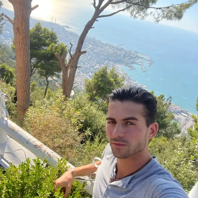 Sebastian, 28