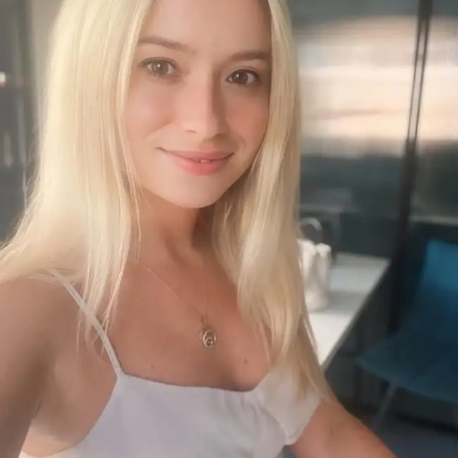 Yana, 31