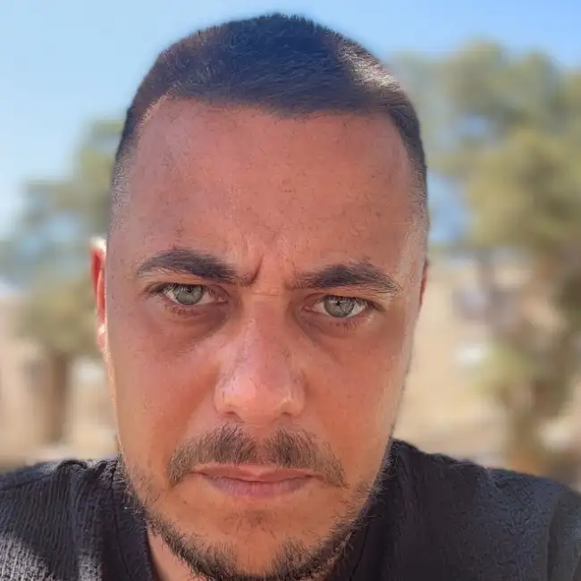 Yair, 37